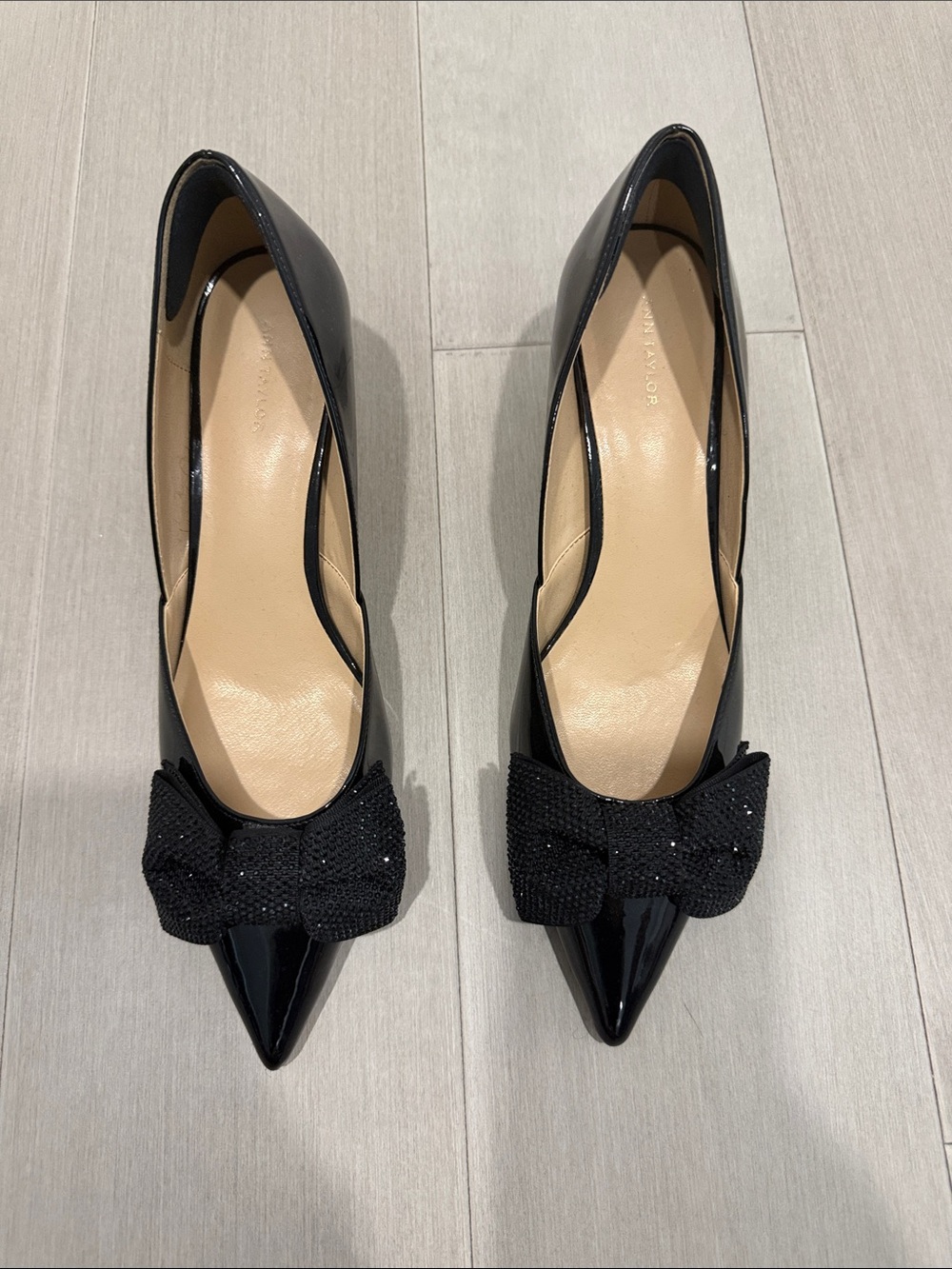 Black Patent Pointed-Toe Heels with Decorative Bow - Ann Taylor 7.5M